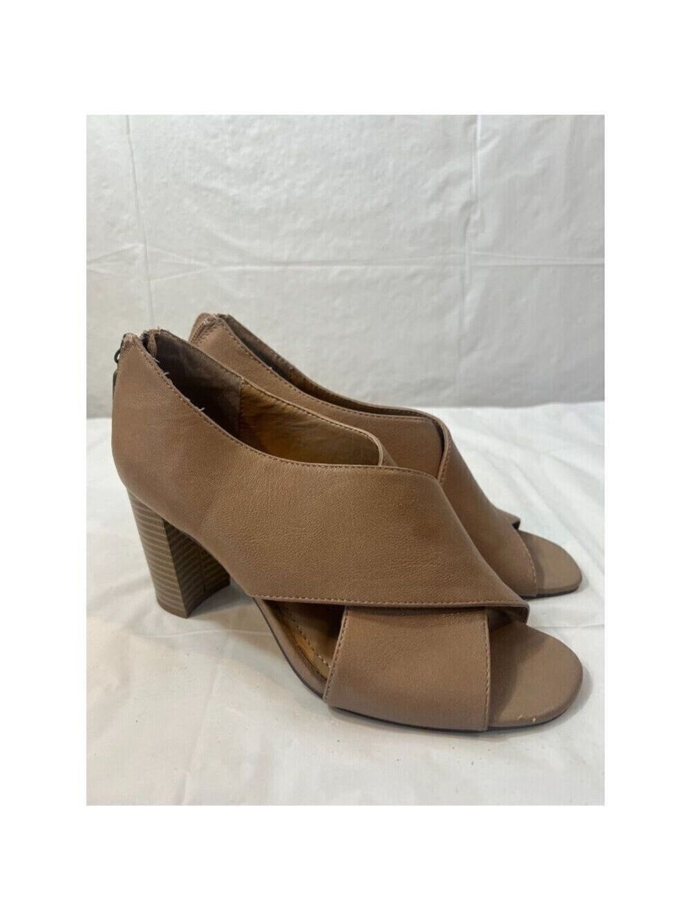 CP Buff Leather Crisscross zip Back Sandal size 6